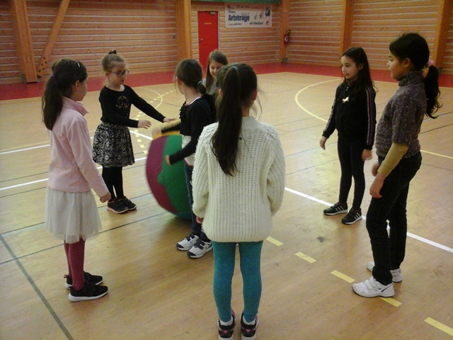 CE2 A : Initiation au kinball